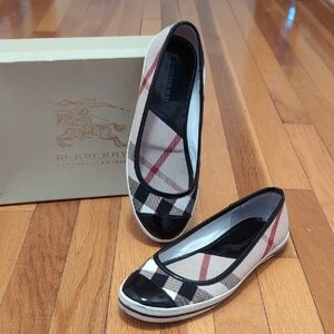Burberry Nova check Canvas Flats with Black Patent Leather Cap Toe